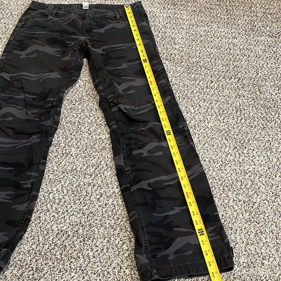 Prana Camouflage Cargo Pants - Picture 4 of 4